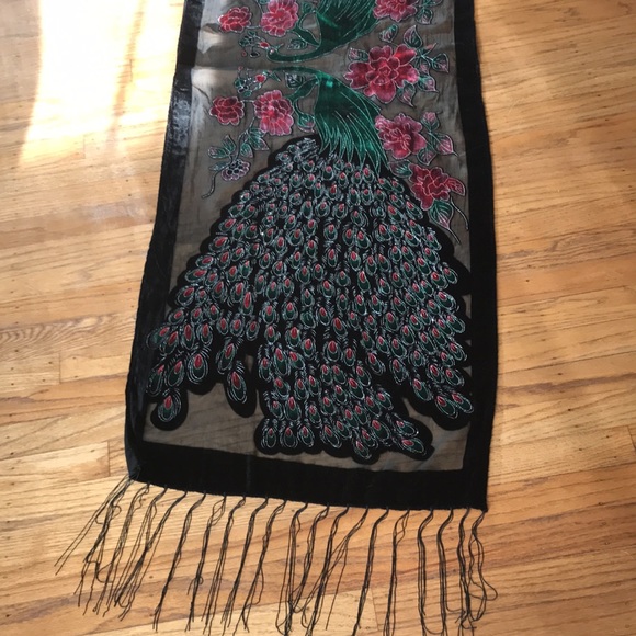 elegant and gorgeous wrap - Picture 3 of 10